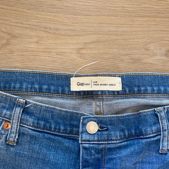 GAP 34R Stretchy Raw Edge Jeans - Picture 5 of 11
